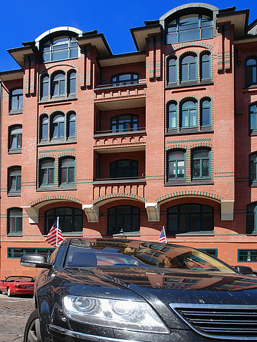Autos mit Flaggen Fotos