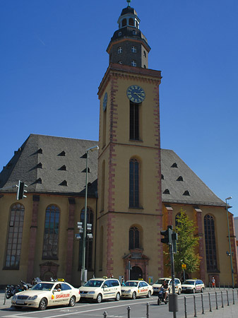Katharinenkirche mit Straße Foto 