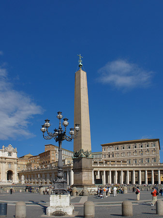 Fotos Obelisk mit dem Apostolischen Palast | 