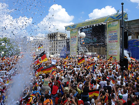 Konfetti Parade - Nationalmannschaft Fotos