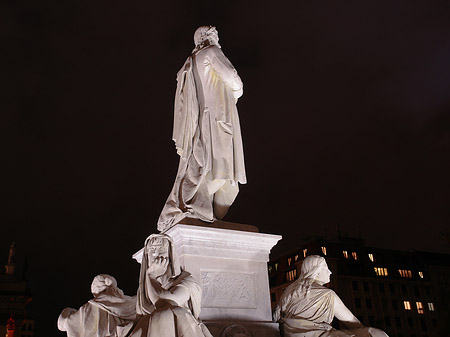 Foto Schiller Statue auf dem Gendarmenmarkt - Berlin