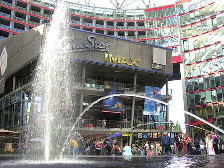 Sony Center - Brunnen Fotos